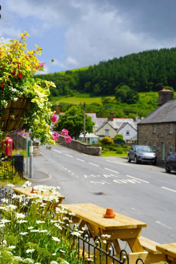 The Dudley Arms Hotel Llandrillo Exterior foto
